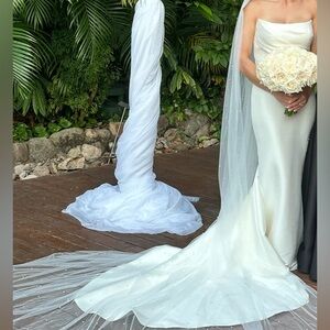 Justin Alexander Hayden wedding dress.. full length with train.